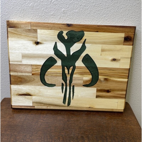 Mandalorian Mythosaur Charcuterie Cutting Board - Picture 6 of 9
